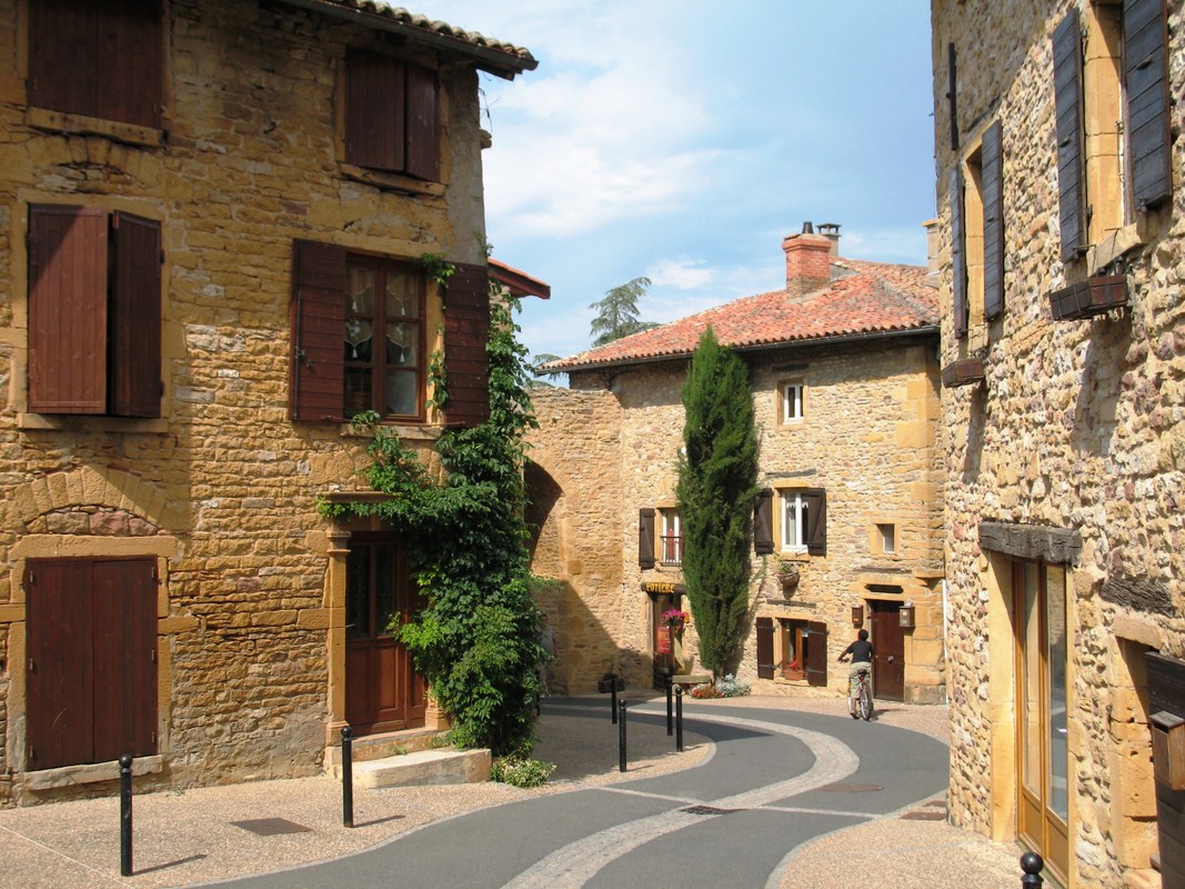 oingt village France beaujolais
